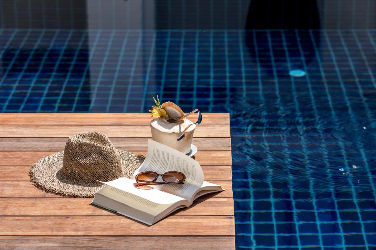 Outrigger Surin Beach Resort - Sha Extra Plus Zewnętrze zdjęcie A poolside table
