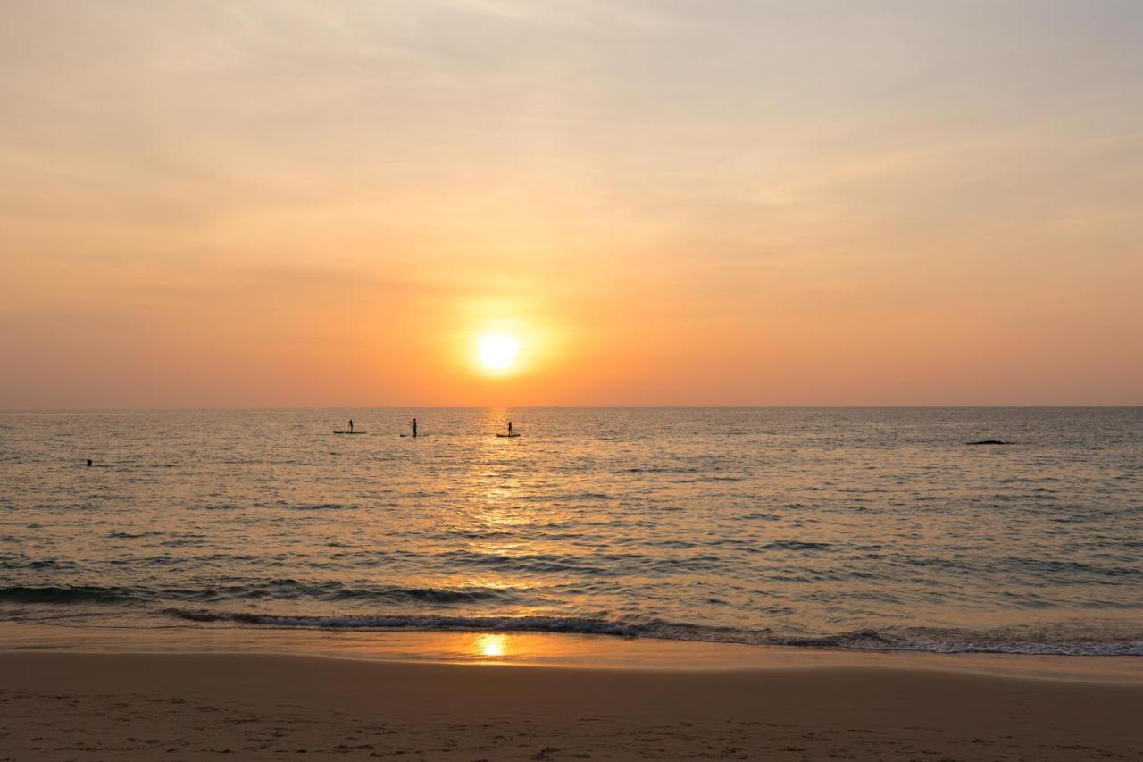 Outrigger Surin Beach Resort - Sha Extra Plus Zewnętrze zdjęcie Sunset at the beach
