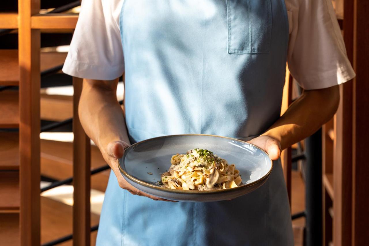 Outrigger Surin Beach Resort - Sha Extra Plus Zewnętrze zdjęcie A server holding a plate of pasta
