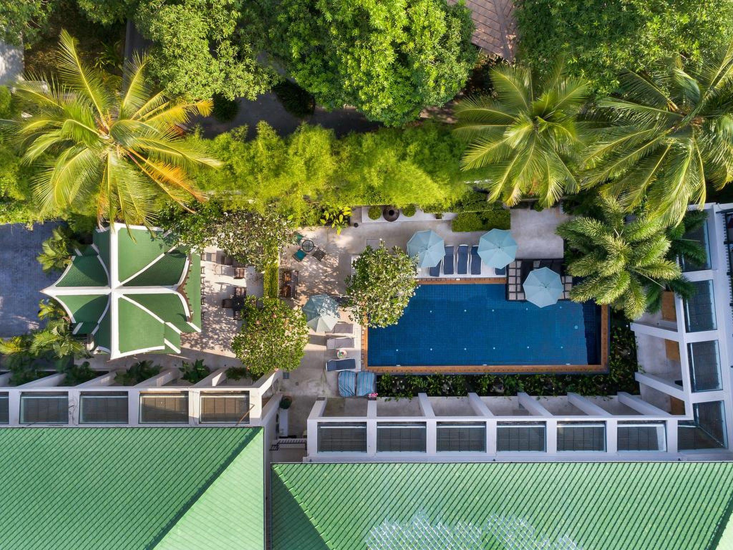 Outrigger Surin Beach Resort - Sha Extra Plus Zewnętrze zdjęcie Aerial view of the hotel