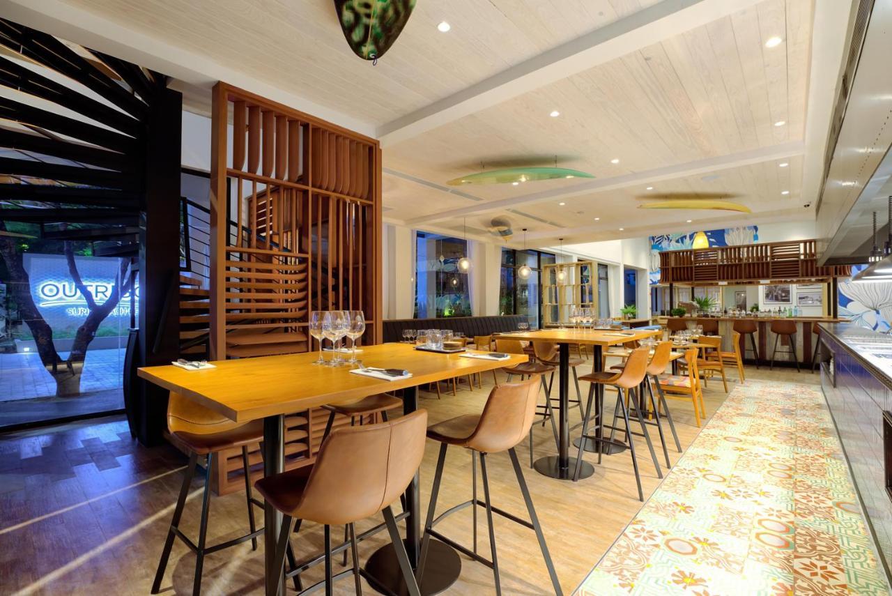 Outrigger Surin Beach Resort - Sha Extra Plus Zewnętrze zdjęcie Restaurant