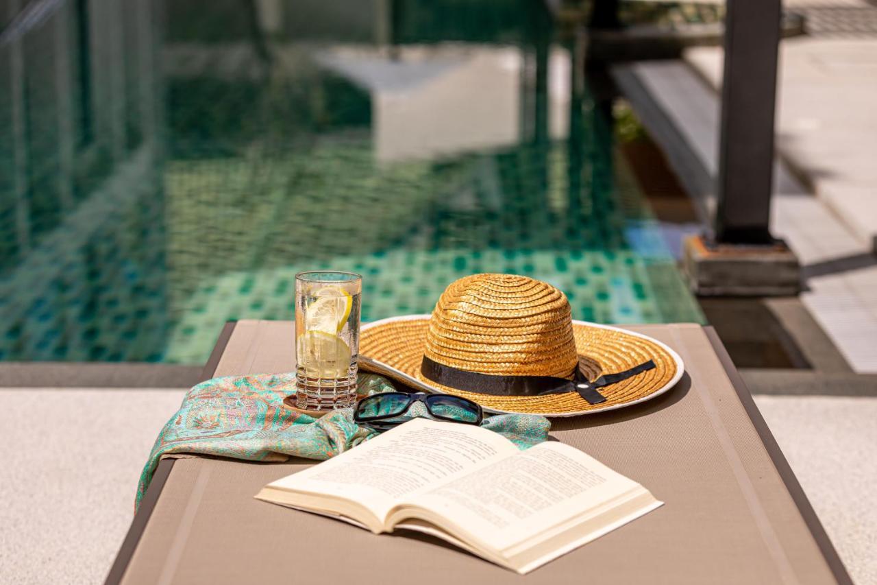 Outrigger Surin Beach Resort - Sha Extra Plus Zewnętrze zdjęcie A poolside table
