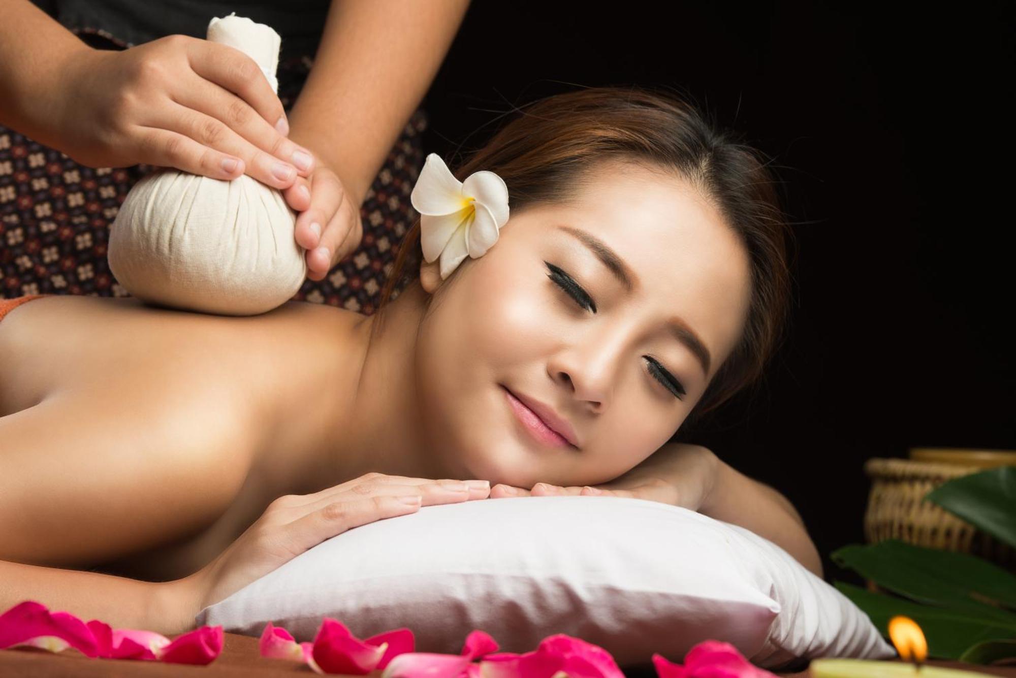 Outrigger Surin Beach Resort - Sha Extra Plus Zewnętrze zdjęcie Thai herbal compress massage