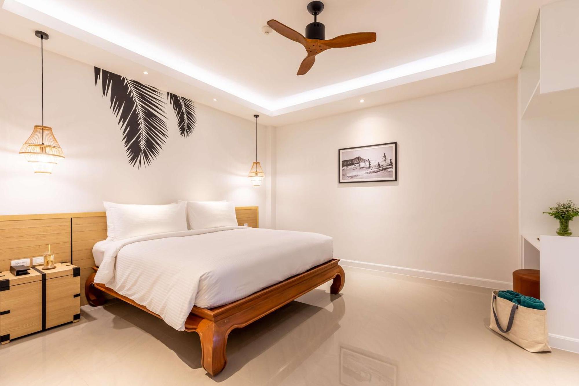 Outrigger Surin Beach Resort - Sha Extra Plus Zewnętrze zdjęcie A bedroom at the hotel