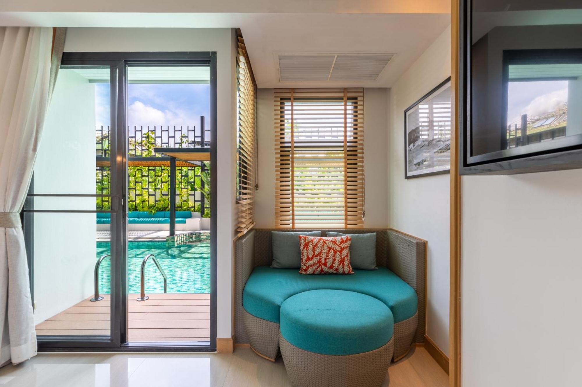 Outrigger Surin Beach Resort - Sha Extra Plus Pokój zdjęcie A room at the hotel